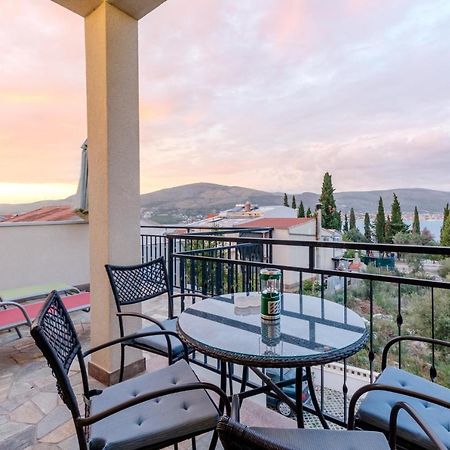 Apartments Villa Kameja Donji Okrug  Exteriör bild